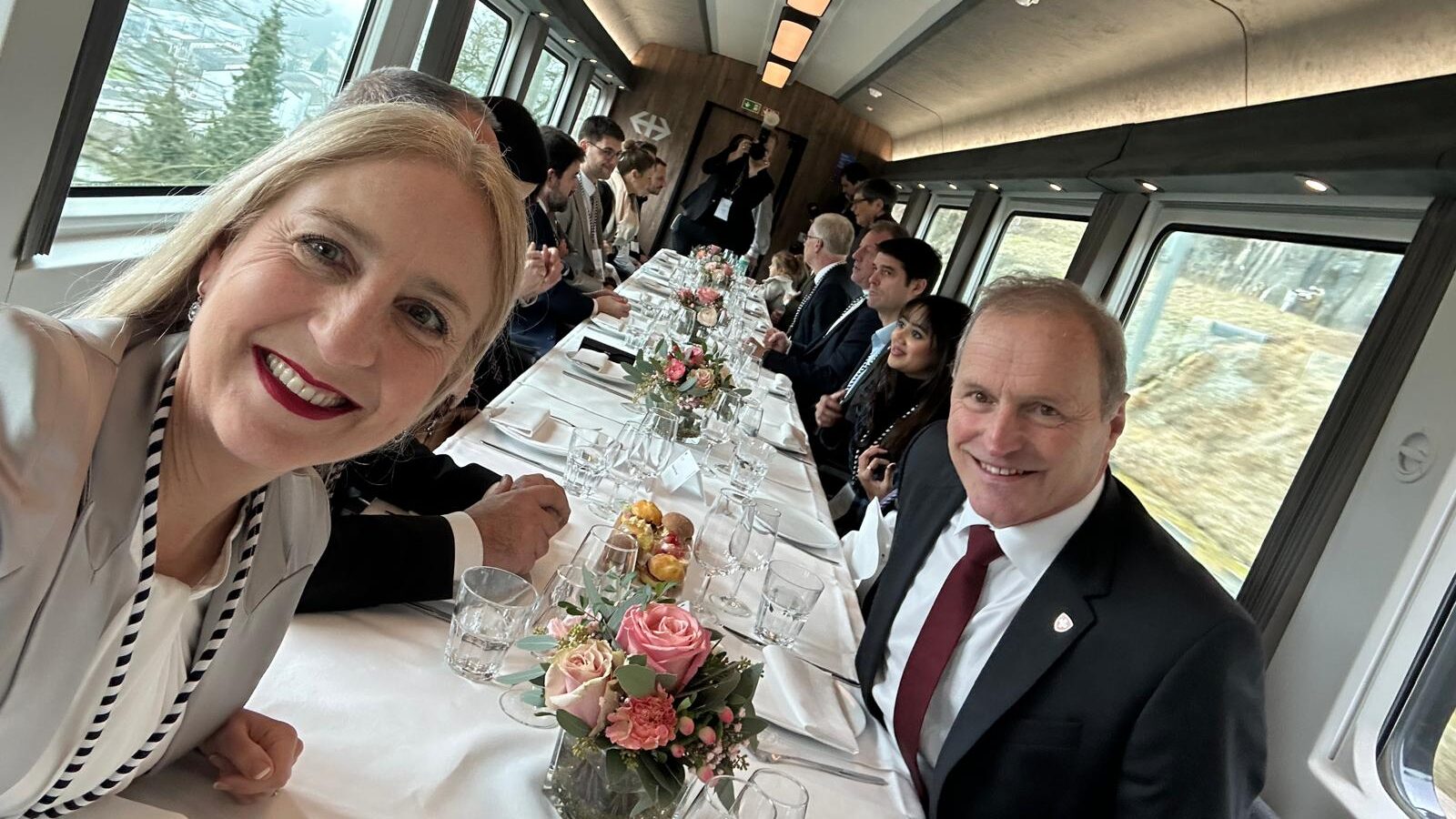 Katja Christ im Zug zur Feier des Nationalratspräsidenten Pierre-André Page